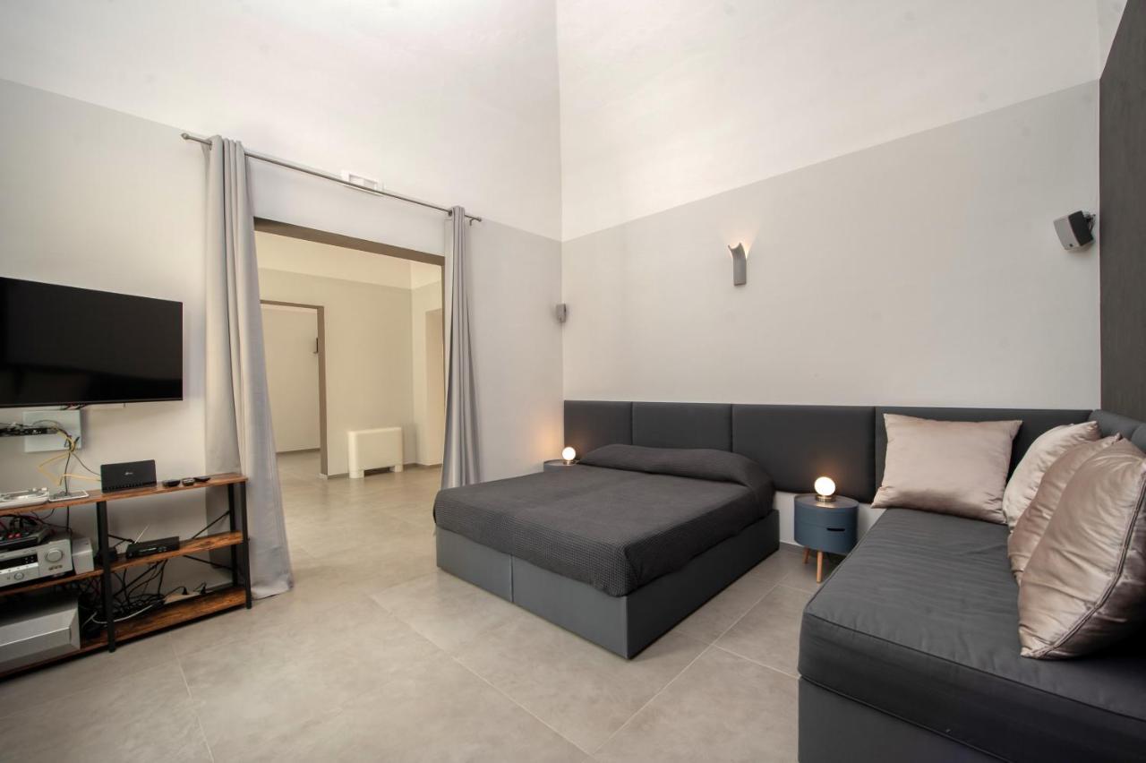 Apartamento Carlo V - Con Piscina E Giardino Privati Lecce Exterior foto